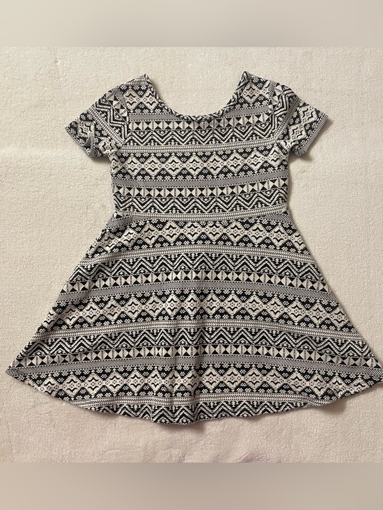 Place Other - Girl’s Geometric Print A-Line Dress size Medium 7/8